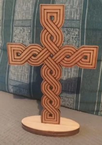 Križ s pleterom od divlje trešnje