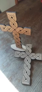 Križ s pleterom od divlje trešnje