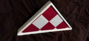 Kutija za memorijalnu zastavu Republike Hrvatske u bijeloj boji