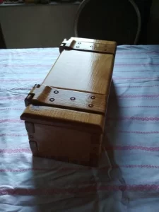 Lakirana drvena kutija