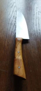 Svježe obnovljeni kuhinjski noževi