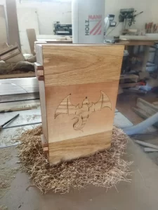 Ukrasna kutija za nakit i sitnice u obliku knjige s motivom zmaja